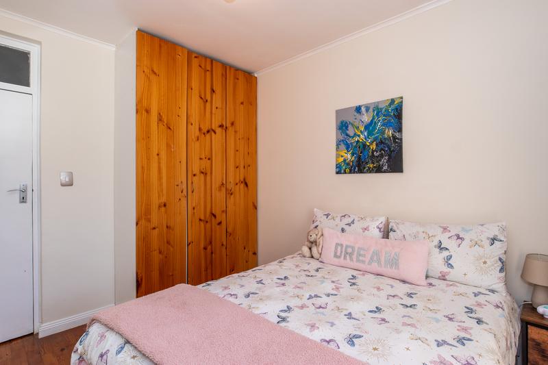5 Bedroom Property for Sale in Meadowridge Western Cape